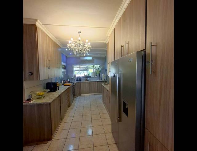 6 BEDROOM HOUSE FOR SALE IN MEYERTON CENTRAL